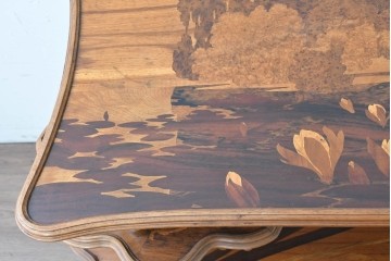 フランスアンティーク　希少!!　エミール・ガレ(Emile Galle)　フルール・ド・ロー(Fleur de l'Eau)　象嵌細工が美しい3段テーブル　(R-087143)
