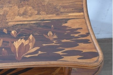 フランスアンティーク　希少!!　エミール・ガレ(Emile Galle)　フルール・ド・ロー(Fleur de l'Eau)　象嵌細工が美しい3段テーブル　(R-087143)