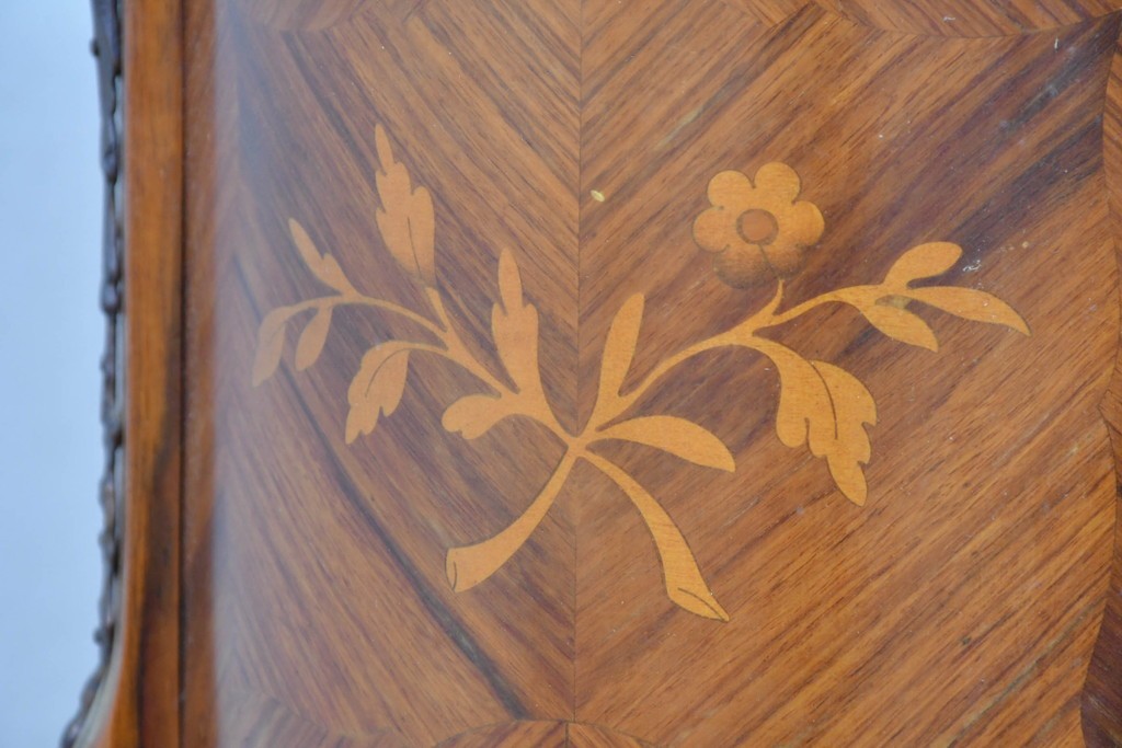 中古　美品　六本木アピス(APIS)取り扱い　イタリア最高級家具　MARCONI ARTE(マルコーニ アルテ)　すらりと伸びる脚が優美なサイドテーブル　定価約28万円　(R-087144)