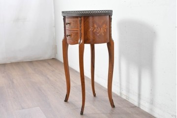 中古　美品　六本木アピス(APIS)取り扱い　イタリア最高級家具　MARCONI ARTE(マルコーニ アルテ)　すらりと伸びる脚が優美なサイドテーブル　定価約28万円　(R-087144)