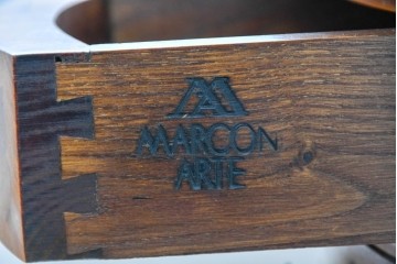 中古　美品　六本木アピス(APIS)取り扱い　イタリア最高級家具　MARCONI ARTE(マルコーニ アルテ)　すらりと伸びる脚が優美なサイドテーブル　定価約28万円　(R-087144)