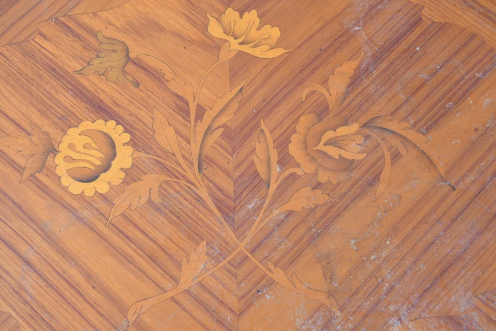 中古　美品　六本木アピス(APIS)取り扱い　イタリア最高級家具　MARCONI ARTE(マルコーニ アルテ)　すらりと伸びる脚が優美なサイドテーブル　定価約28万円　(R-087144)