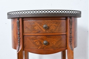 中古　美品　六本木アピス(APIS)取り扱い　イタリア最高級家具　MARCONI ARTE(マルコーニ アルテ)　すらりと伸びる脚が優美なサイドテーブル　定価約28万円　(R-087144)