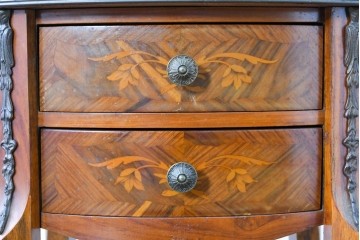 中古　美品　六本木アピス(APIS)取り扱い　イタリア最高級家具　MARCONI ARTE(マルコーニ アルテ)　すらりと伸びる脚が優美なサイドテーブル　定価約28万円　(R-087144)