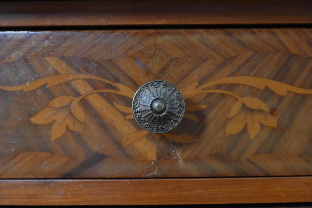 中古　美品　六本木アピス(APIS)取り扱い　イタリア最高級家具　MARCONI ARTE(マルコーニ アルテ)　すらりと伸びる脚が優美なサイドテーブル　定価約28万円　(R-087144)