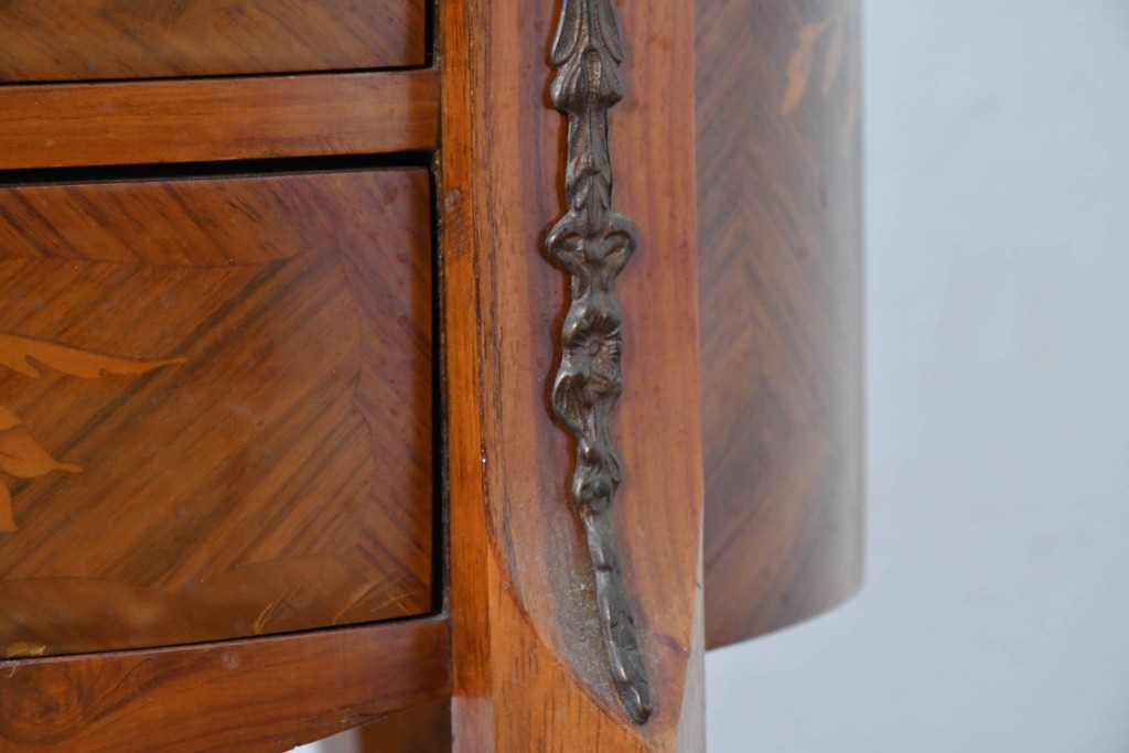 中古　美品　六本木アピス(APIS)取り扱い　イタリア最高級家具　MARCONI ARTE(マルコーニ アルテ)　すらりと伸びる脚が優美なサイドテーブル　定価約28万円　(R-087144)