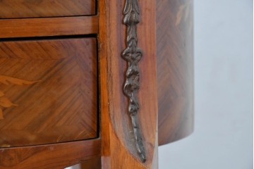 中古　美品　六本木アピス(APIS)取り扱い　イタリア最高級家具　MARCONI ARTE(マルコーニ アルテ)　すらりと伸びる脚が優美なサイドテーブル　定価約28万円　(R-087144)