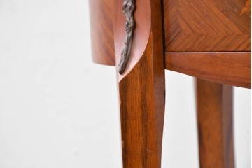 中古　美品　六本木アピス(APIS)取り扱い　イタリア最高級家具　MARCONI ARTE(マルコーニ アルテ)　すらりと伸びる脚が優美なサイドテーブル　定価約28万円　(R-087144)