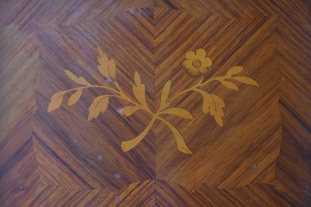 中古　美品　六本木アピス(APIS)取り扱い　イタリア最高級家具　MARCONI ARTE(マルコーニ アルテ)　すらりと伸びる脚が優美なサイドテーブル　定価約28万円　(R-087144)