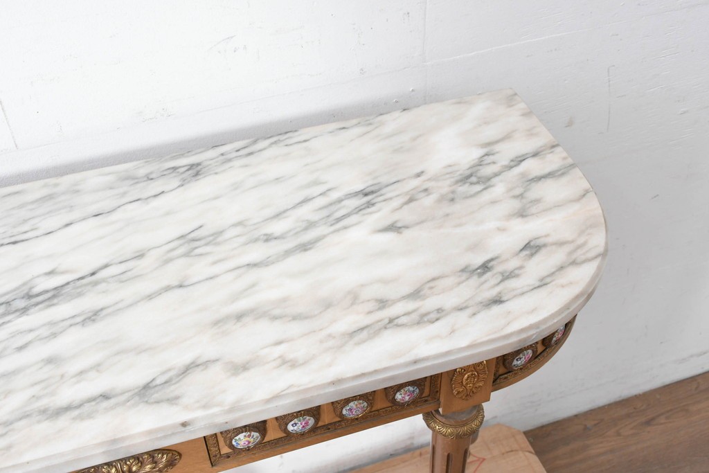 スペインヴィンテージ　高級輸入家具　六本木アピス(APIS)取り扱い　真鍮金具と磁器のメダリオンが華やかなコンソールテーブル　(R-087145)