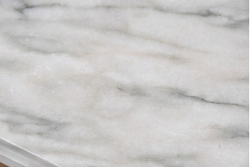 スペインヴィンテージ　高級輸入家具　六本木アピス(APIS)取り扱い　真鍮金具と磁器のメダリオンが華やかなコンソールテーブル　(R-087145)