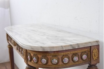 スペインヴィンテージ　高級輸入家具　六本木アピス(APIS)取り扱い　真鍮金具と磁器のメダリオンが華やかなコンソールテーブル　(R-087145)