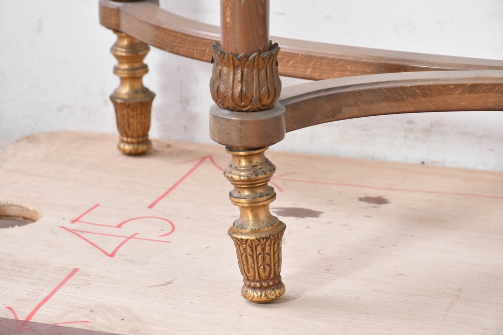 スペインヴィンテージ　高級輸入家具　六本木アピス(APIS)取り扱い　真鍮金具と磁器のメダリオンが華やかなコンソールテーブル　(R-087145)