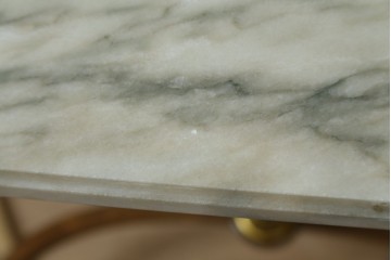 スペインヴィンテージ　高級輸入家具　六本木アピス(APIS)取り扱い　真鍮金具と磁器のメダリオンが華やかなコンソールテーブル　(R-087145)
