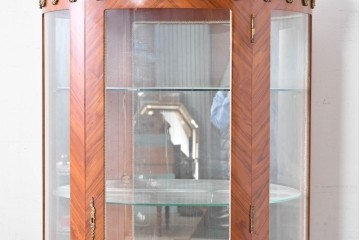 中古　美品　スペイン高級輸入家具　六本木アピス(APIS)取り扱い　象嵌入り　真鍮金具と磁器メダリオン装飾が優雅なハーフムーン(半月型)キャビネット　定価約135万円　(R-087147)