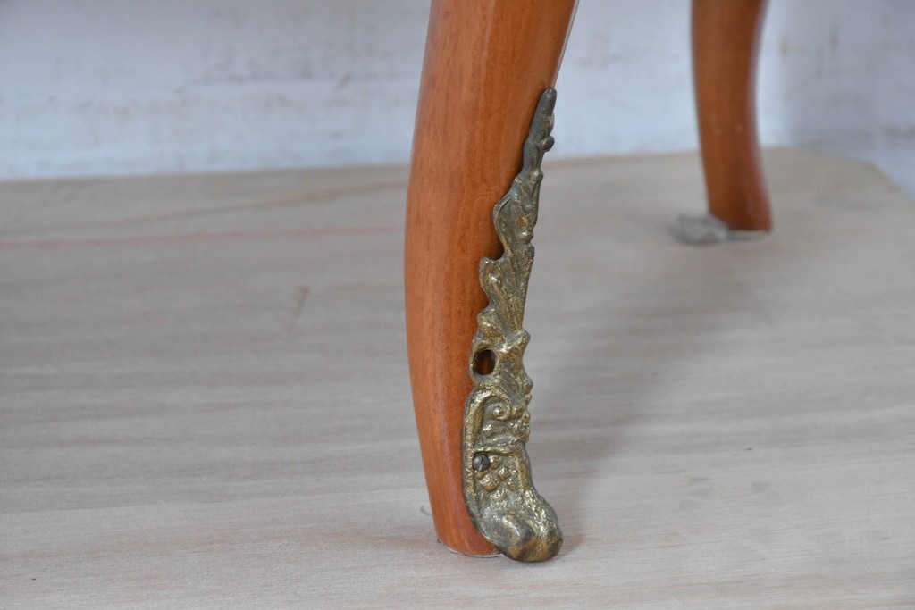 中古　美品　スペイン高級輸入家具　六本木アピス(APIS)取り扱い　象嵌入り　真鍮金具と磁器メダリオン装飾が優雅なハーフムーン(半月型)キャビネット　定価約135万円　(R-087147)