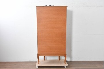 中古　美品　スペイン高級輸入家具　六本木アピス(APIS)取り扱い　象嵌入り　真鍮金具と磁器メダリオン装飾が優雅なハーフムーン(半月型)キャビネット　定価約135万円　(R-087147)