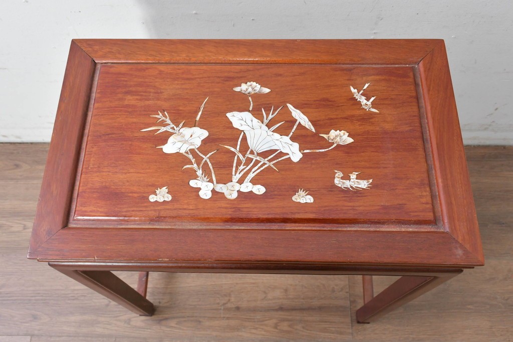 ヴィンテージ家具　民芸家具　花梨(カリン)材　螺鈿象嵌が目を引くサイドテーブル　(R-087148)