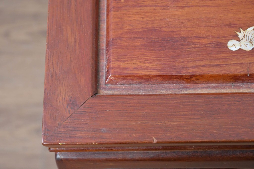 ヴィンテージ家具　民芸家具　花梨(カリン)材　螺鈿象嵌が目を引くサイドテーブル　(R-087148)