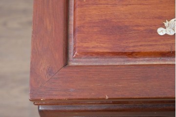 ヴィンテージ家具　民芸家具　花梨(カリン)材　螺鈿象嵌が目を引くサイドテーブル　(R-087148)