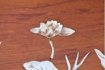 ヴィンテージ家具　民芸家具　花梨(カリン)材　螺鈿象嵌が目を引くサイドテーブル　(R-087148)