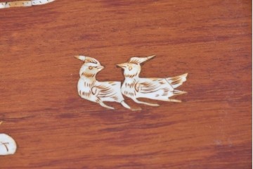 ヴィンテージ家具　民芸家具　花梨(カリン)材　螺鈿象嵌が目を引くサイドテーブル　(R-087148)