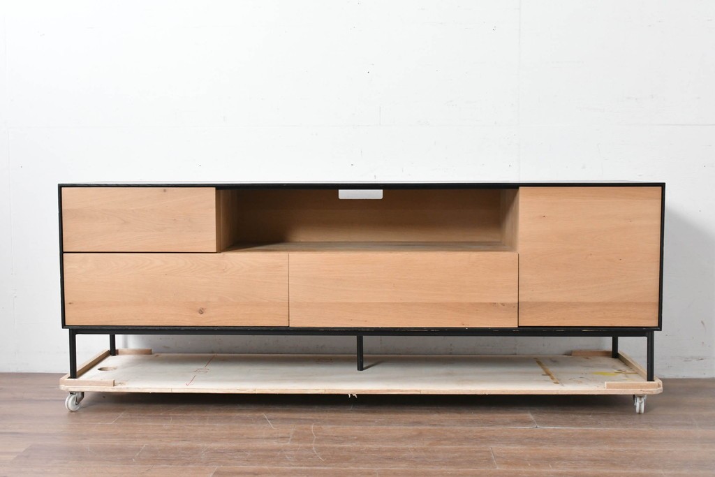 中古　美品　THE CONRAN SHOP(ザ・コンランショップ)取り扱い　希少な廃番品　Ethnicraft(エスニクラフト)　BLACKBIRD(ブラックバード)　テレビボード　定価約50万円　(R-087149)