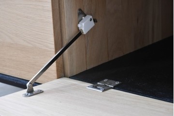 中古　美品　THE CONRAN SHOP(ザ・コンランショップ)取り扱い　希少な廃番品　Ethnicraft(エスニクラフト)　BLACKBIRD(ブラックバード)　テレビボード　定価約50万円　(R-087149)