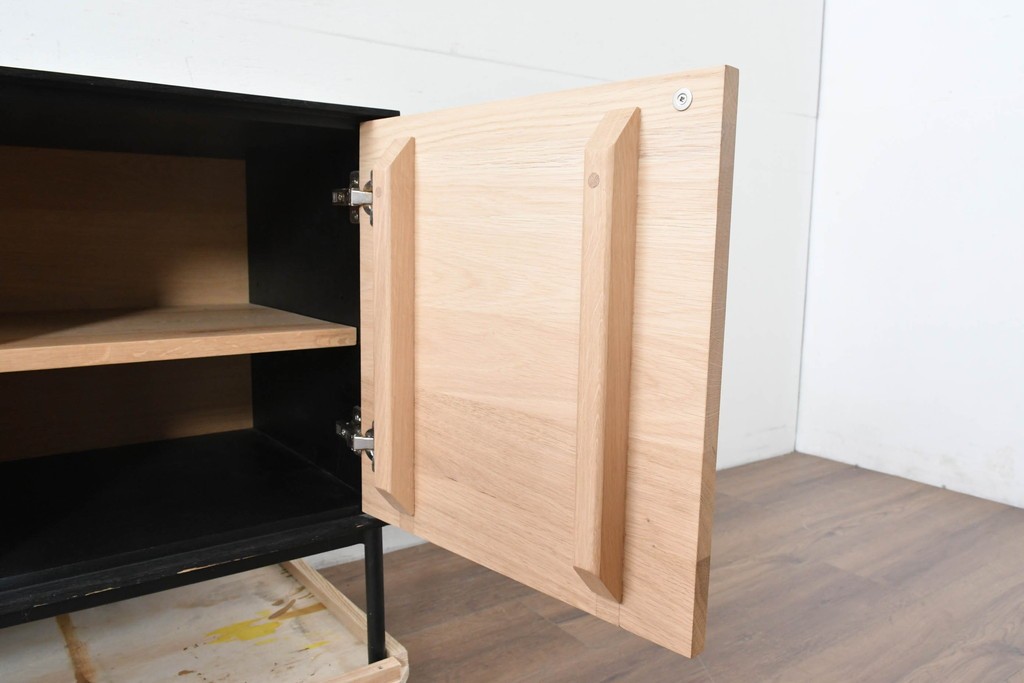 中古　美品　THE CONRAN SHOP(ザ・コンランショップ)取り扱い　希少な廃番品　Ethnicraft(エスニクラフト)　BLACKBIRD(ブラックバード)　テレビボード　定価約50万円　(R-087149)