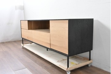 中古　美品　THE CONRAN SHOP(ザ・コンランショップ)取り扱い　希少な廃番品　Ethnicraft(エスニクラフト)　BLACKBIRD(ブラックバード)　テレビボード　定価約50万円　(R-087149)