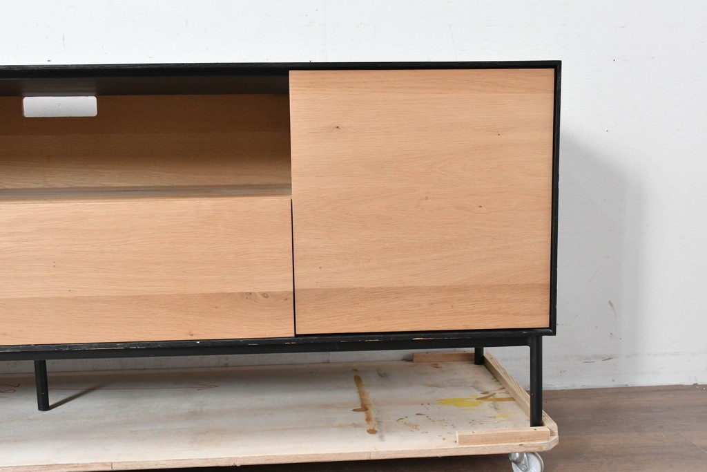 中古　美品　THE CONRAN SHOP(ザ・コンランショップ)取り扱い　希少な廃番品　Ethnicraft(エスニクラフト)　BLACKBIRD(ブラックバード)　テレビボード　定価約50万円　(R-087149)