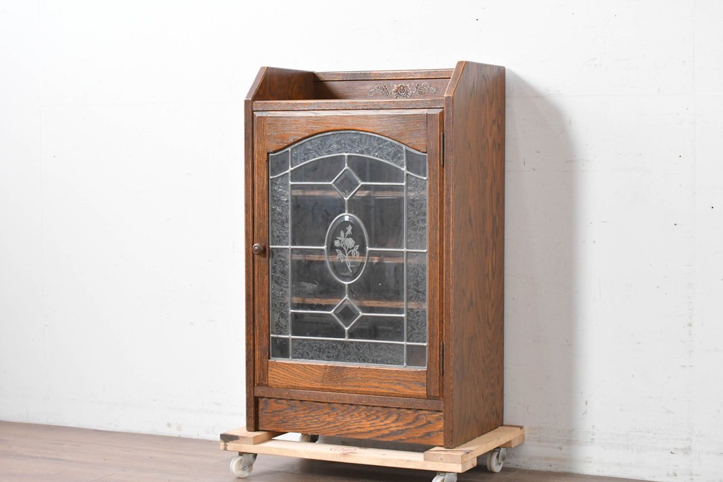 中古　美品　三越家具(現カントリーハウス)　Brugge(ブルージュ)　ステンドグラス入り扉が印象的なサイドキャビネット　(R-087150)