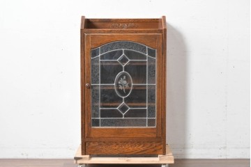 中古　美品　三越家具(現カントリーハウス)　Brugge(ブルージュ)　ステンドグラス入り扉が印象的なサイドキャビネット　(R-087150)