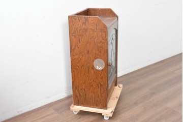 中古　美品　三越家具(現カントリーハウス)　Brugge(ブルージュ)　ステンドグラス入り扉が印象的なサイドキャビネット　(R-087150)