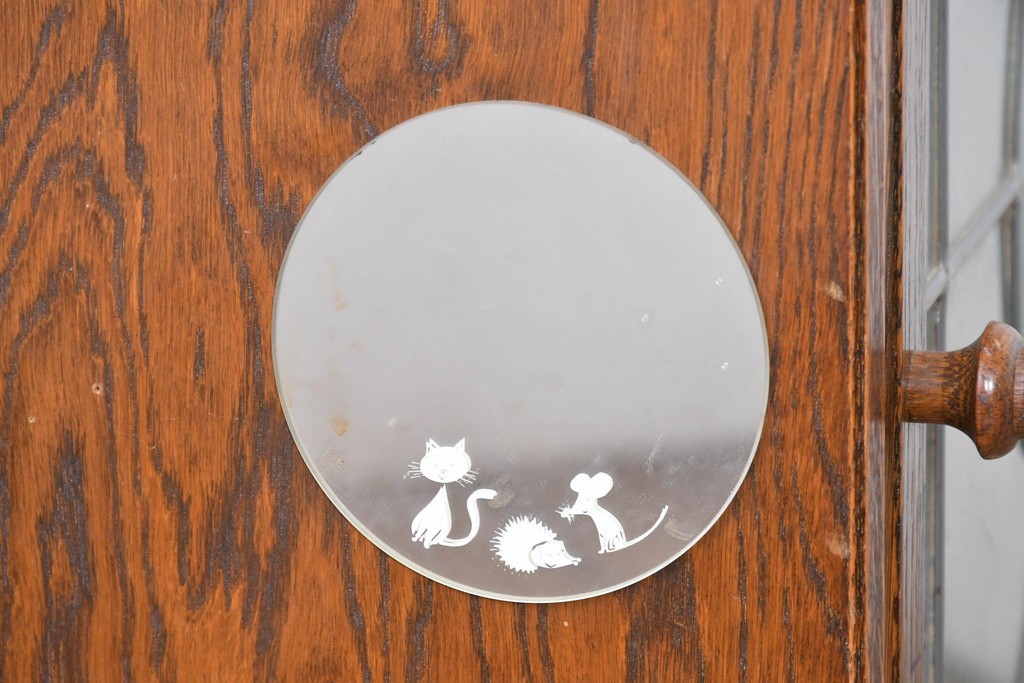 中古　美品　三越家具(現カントリーハウス)　Brugge(ブルージュ)　ステンドグラス入り扉が印象的なサイドキャビネット　(R-087150)