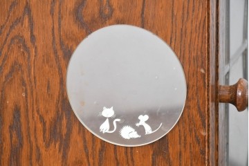 中古　美品　三越家具(現カントリーハウス)　Brugge(ブルージュ)　ステンドグラス入り扉が印象的なサイドキャビネット　(R-087150)