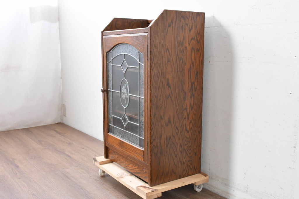 中古　美品　三越家具(現カントリーハウス)　Brugge(ブルージュ)　ステンドグラス入り扉が印象的なサイドキャビネット　(R-087150)
