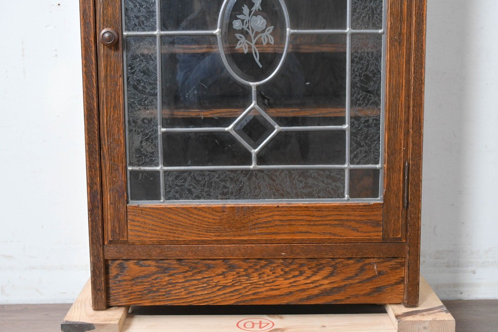 中古　美品　三越家具(現カントリーハウス)　Brugge(ブルージュ)　ステンドグラス入り扉が印象的なサイドキャビネット　(R-087150)