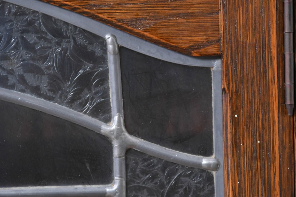 中古　美品　三越家具(現カントリーハウス)　Brugge(ブルージュ)　ステンドグラス入り扉が印象的なサイドキャビネット　(R-087150)