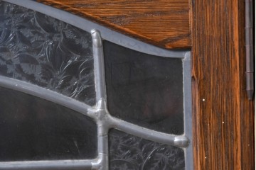 中古　美品　三越家具(現カントリーハウス)　Brugge(ブルージュ)　ステンドグラス入り扉が印象的なサイドキャビネット　(R-087150)