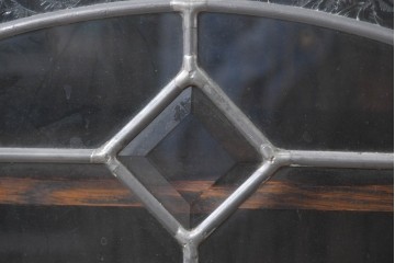 中古　美品　三越家具(現カントリーハウス)　Brugge(ブルージュ)　ステンドグラス入り扉が印象的なサイドキャビネット　(R-087150)