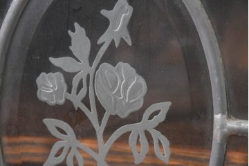 中古　美品　三越家具(現カントリーハウス)　Brugge(ブルージュ)　ステンドグラス入り扉が印象的なサイドキャビネット　(R-087150)