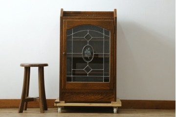 中古　美品　三越家具(現カントリーハウス)　Brugge(ブルージュ)　ステンドグラス入り扉が印象的なサイドキャビネット　(R-087150)