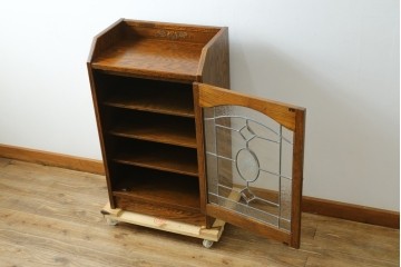 中古　美品　三越家具(現カントリーハウス)　Brugge(ブルージュ)　ステンドグラス入り扉が印象的なサイドキャビネット　(R-087150)