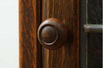 中古　美品　三越家具(現カントリーハウス)　Brugge(ブルージュ)　ステンドグラス入り扉が印象的なサイドキャビネット　(R-087150)