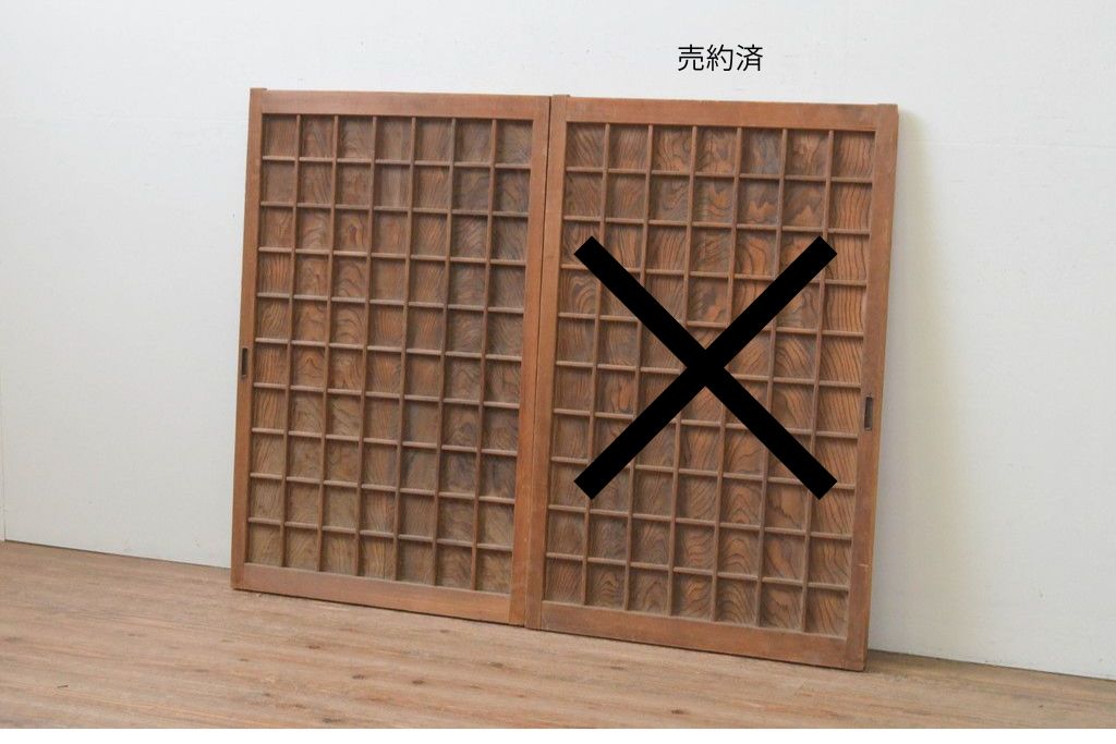 ヴィンテージ建具　昭和中期　マス目格子入りの板戸窓1枚　(R-087185)