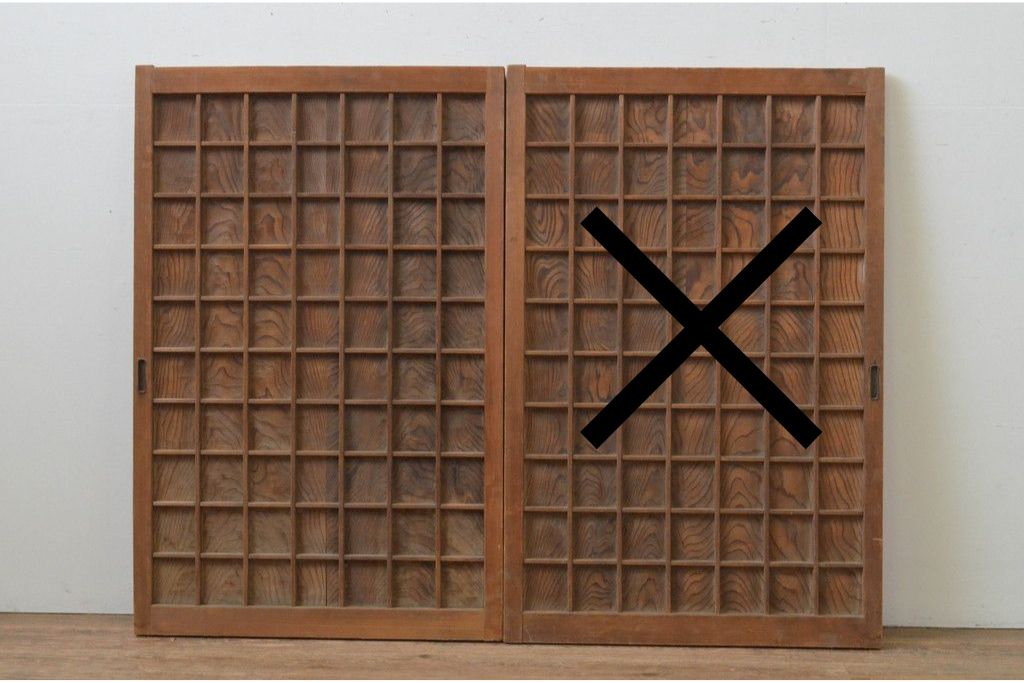 ヴィンテージ建具　昭和中期　マス目格子入りの板戸窓1枚　(R-087185)