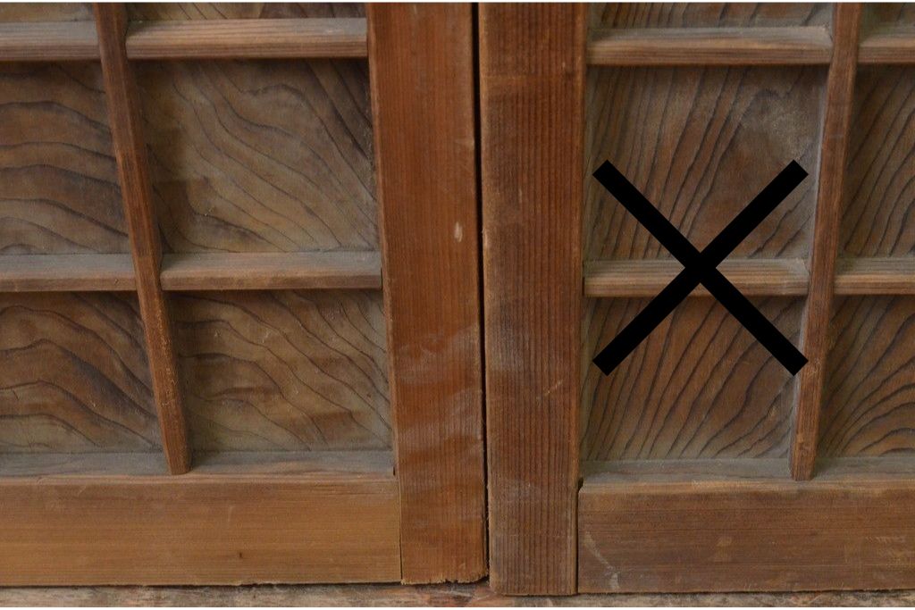 ヴィンテージ建具　昭和中期　マス目格子入りの板戸窓1枚　(R-087185)