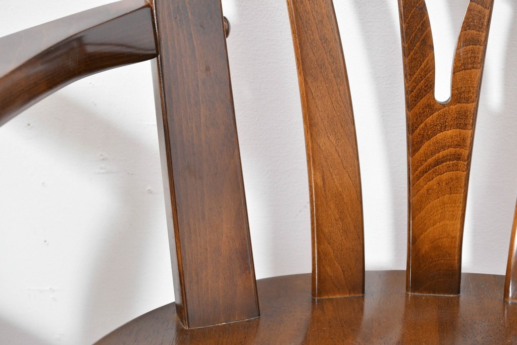 中古　美品　カリモク家具(karimoku)　コロニアルシリーズ　CC1834NK　回転式アームチェア2脚セット　定価(2脚合計)約13万円　(R-087186)