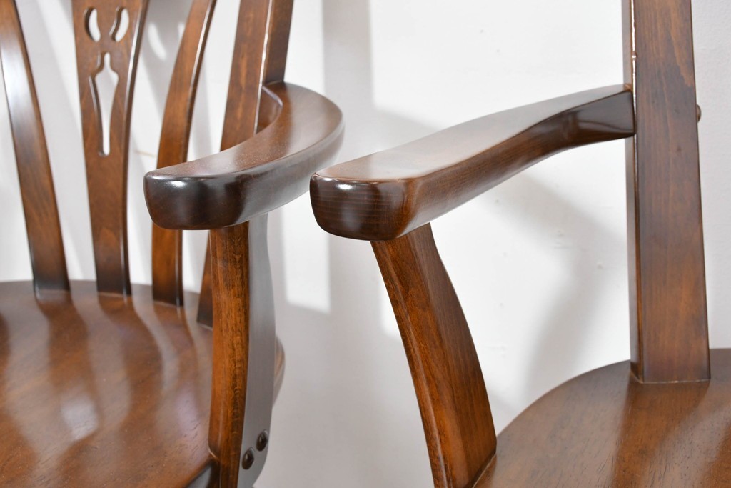 中古　美品　カリモク家具(karimoku)　コロニアルシリーズ　CC1834NK　回転式アームチェア2脚セット　定価(2脚合計)約13万円　(R-087186)